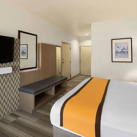 Hotel Marguerite South Anaheim - Garden Grove, Trademark Collection By Wyndham Garden Grove