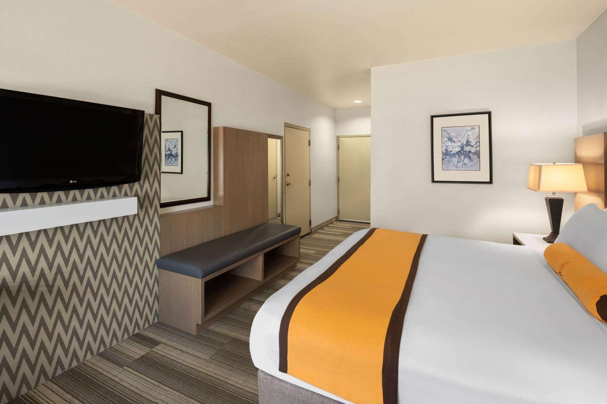 Hotel Marguerite South Anaheim - Garden Grove, Trademark Collection By Wyndham Garden Grove