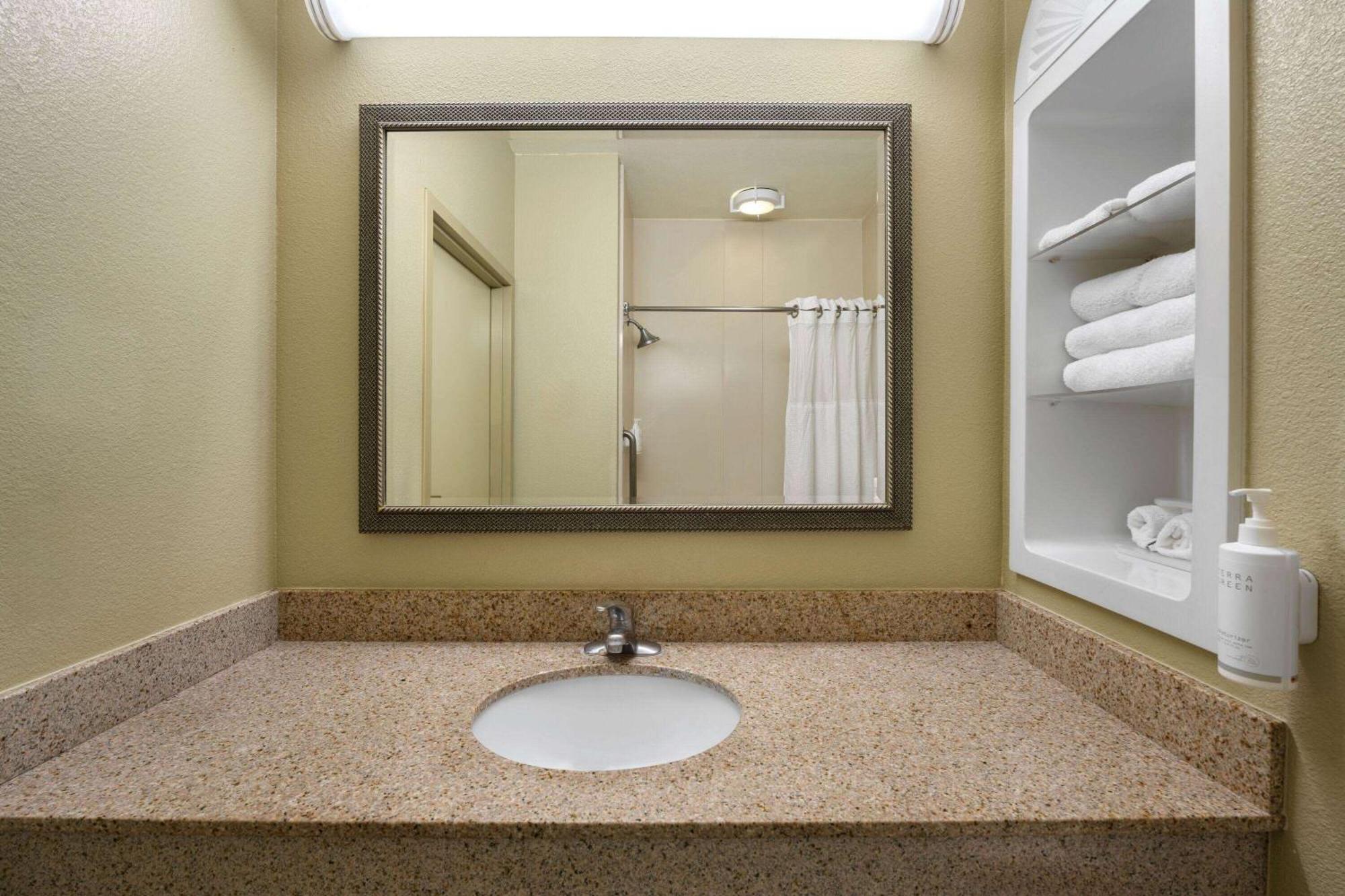 Hotel Marguerite South Anaheim - Garden Grove, Trademark Collection By Wyndham