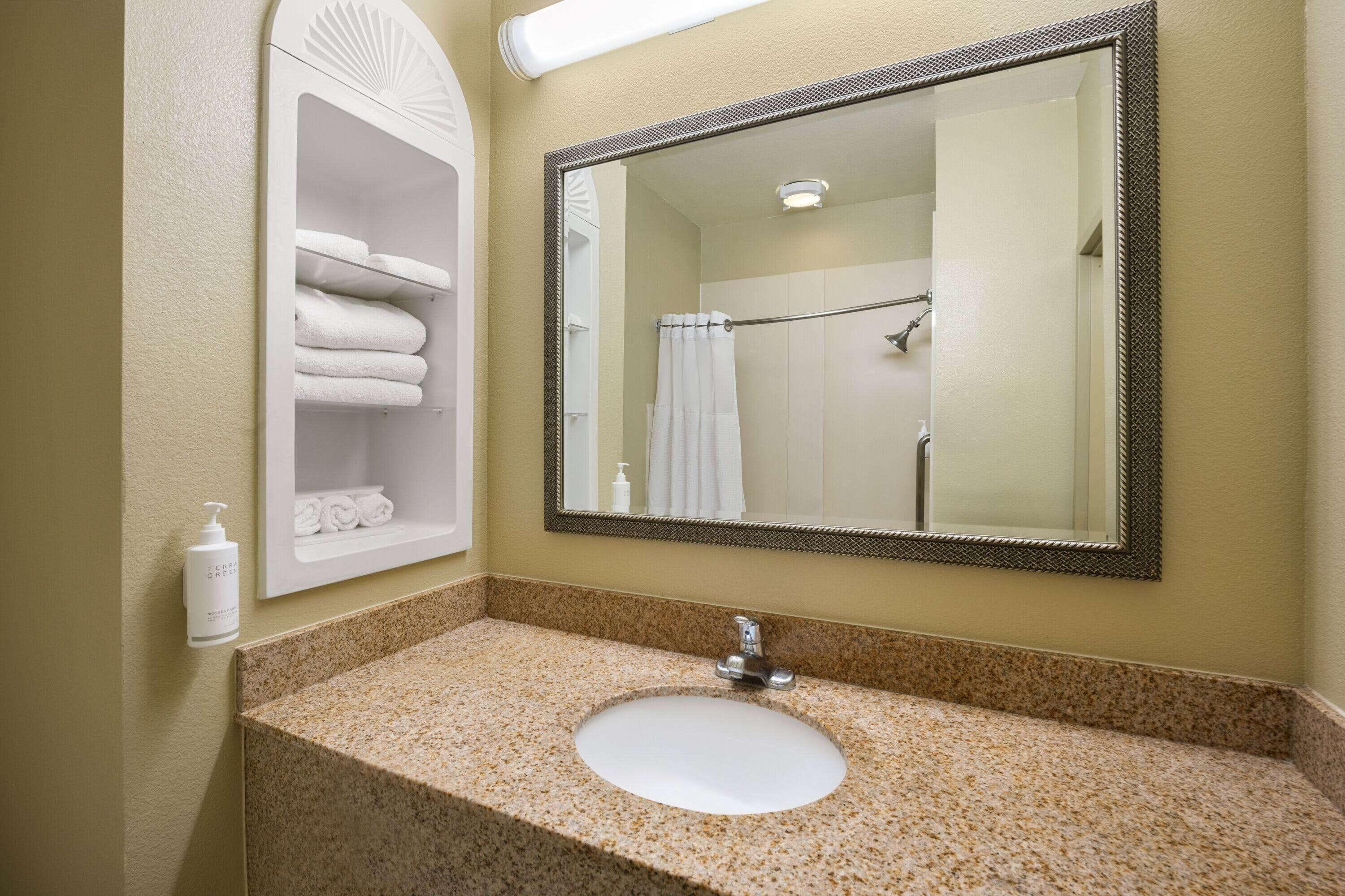 Hotel Marguerite South Anaheim - Garden Grove, Trademark Collection By Wyndham Garden Grove