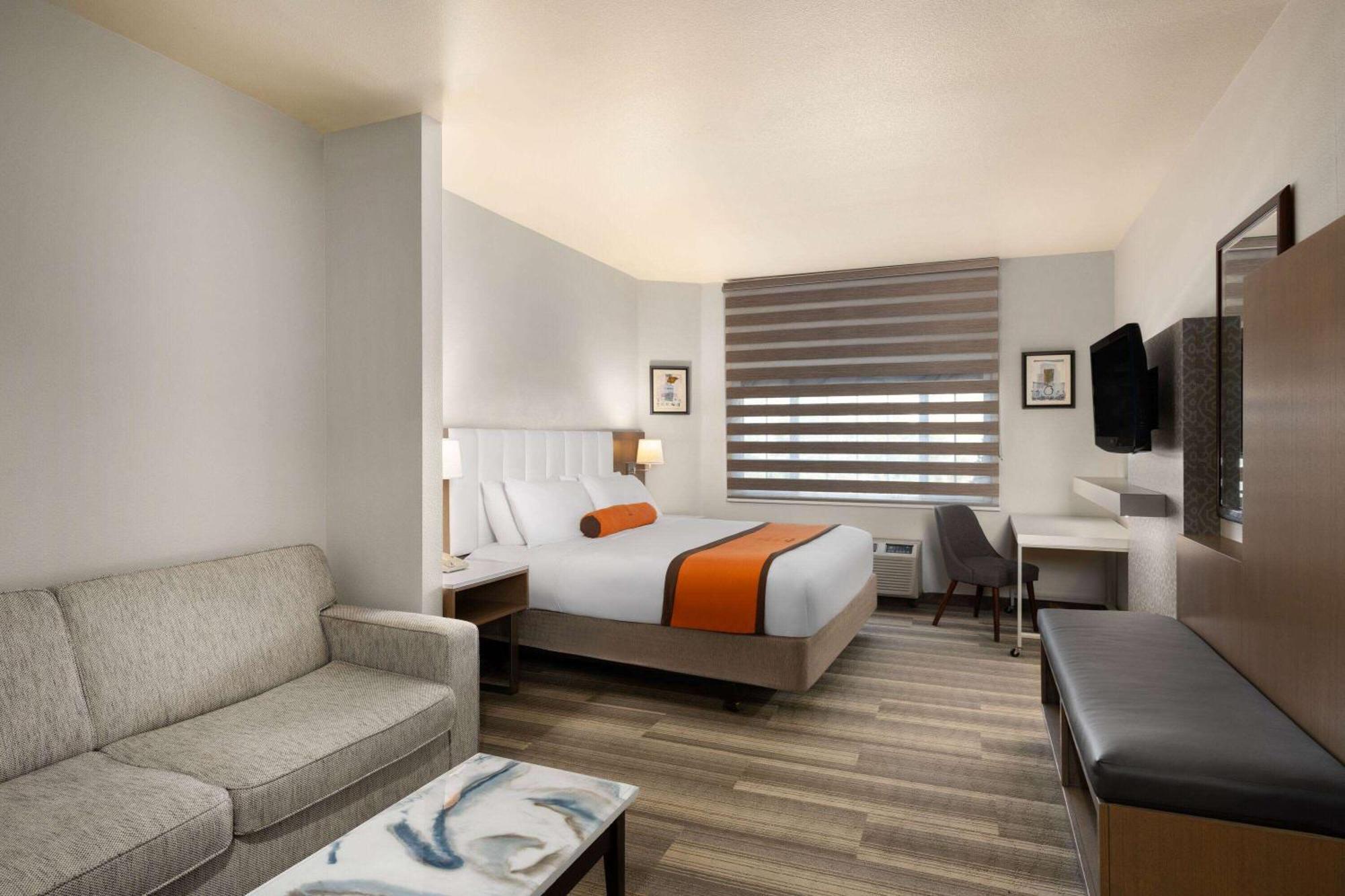 Hotel Marguerite South Anaheim - Garden Grove, Trademark Collection By Wyndham 3*